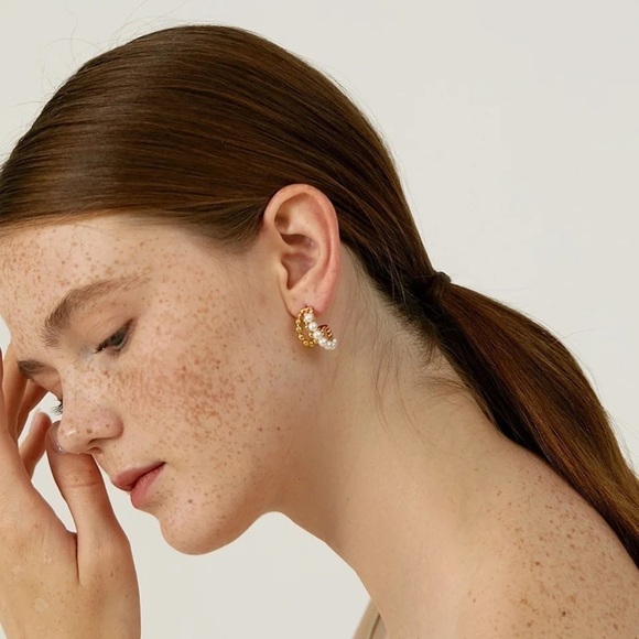 18k Gold Plated Bead Pearl Hoop Earrings - Picture 3 of 9